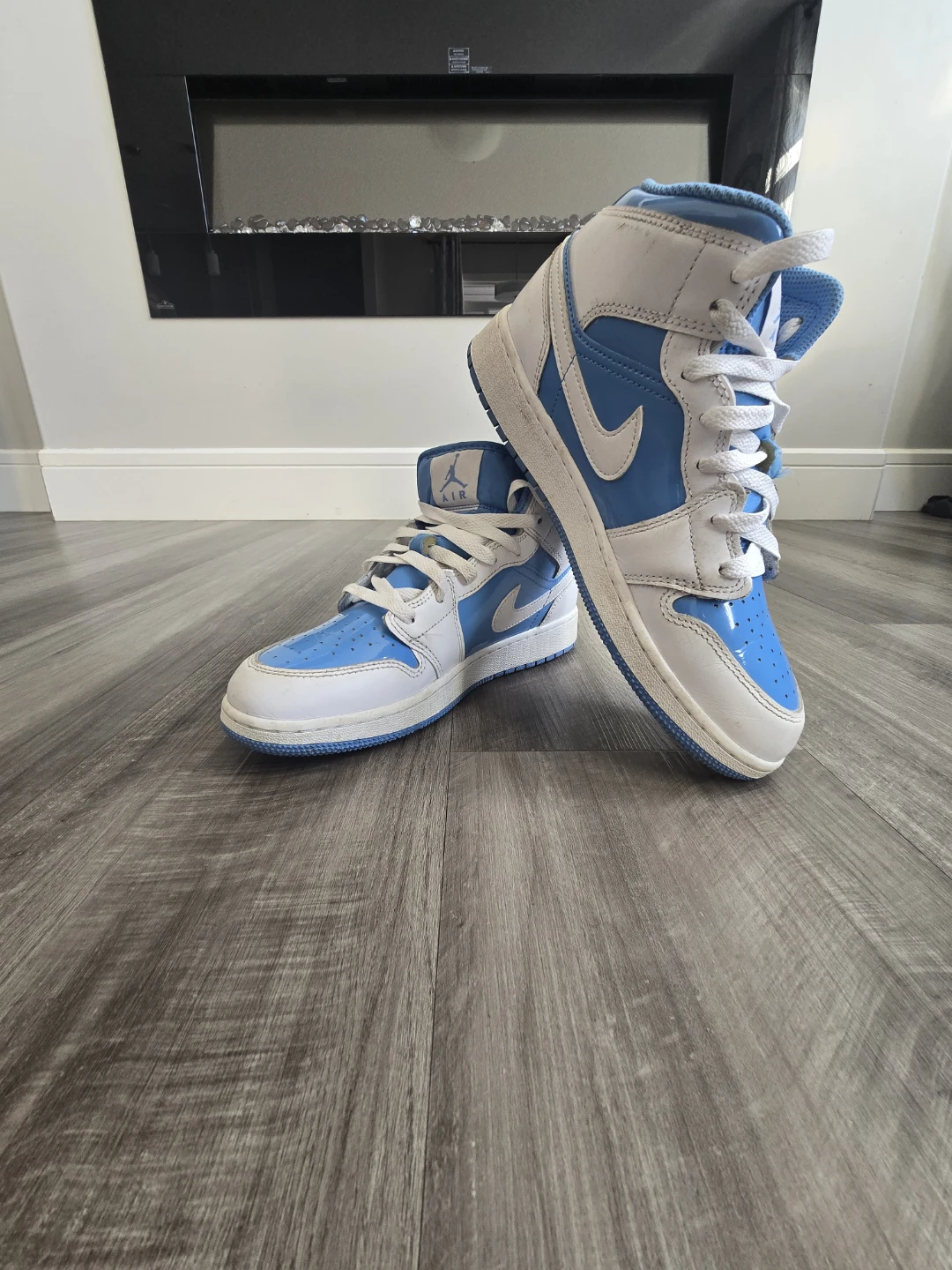 Air Jordan 1 Mid SE Kids Shoes