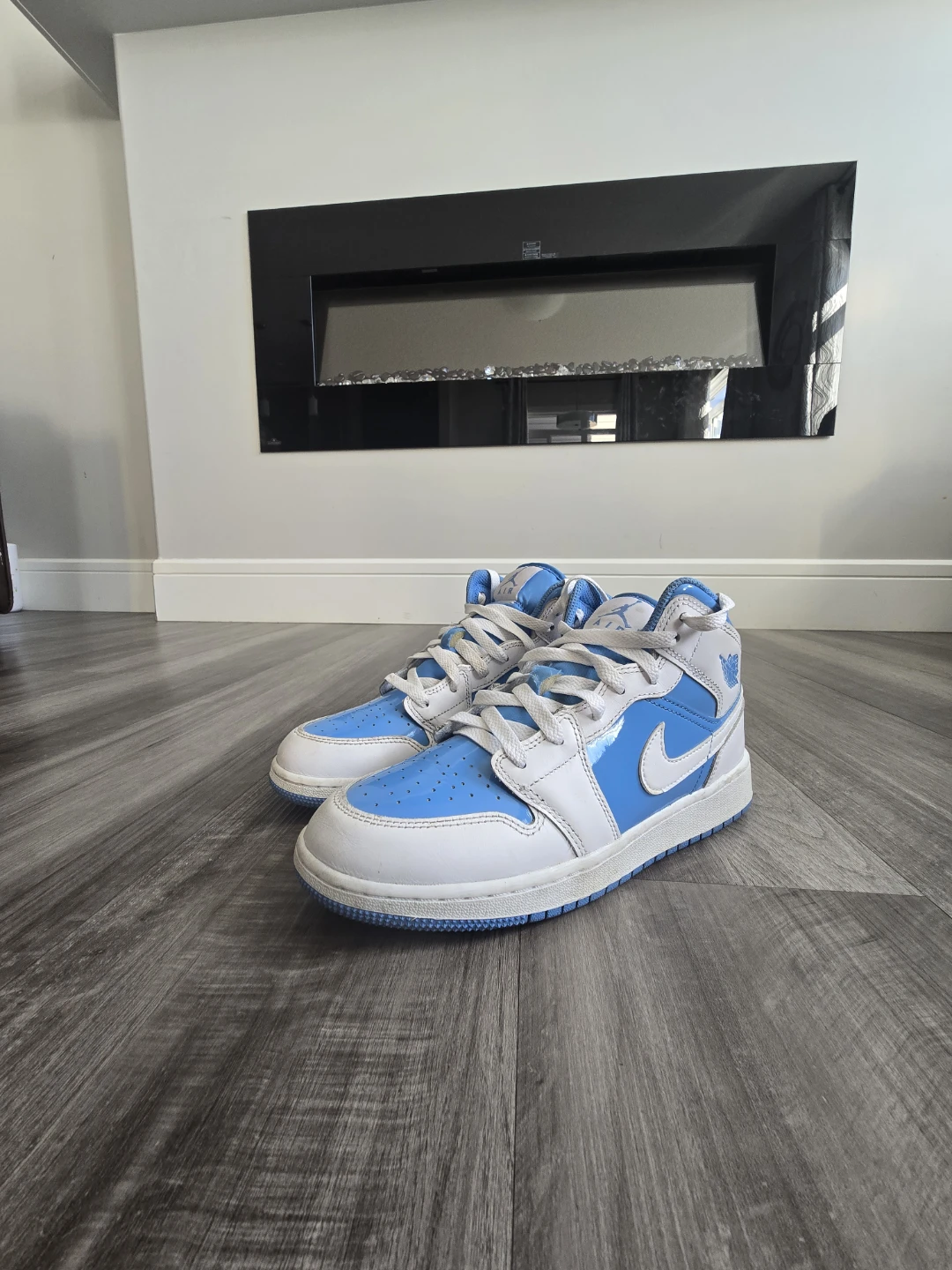 Air Jordan 1 Mid SE Kids Shoes - photo 2