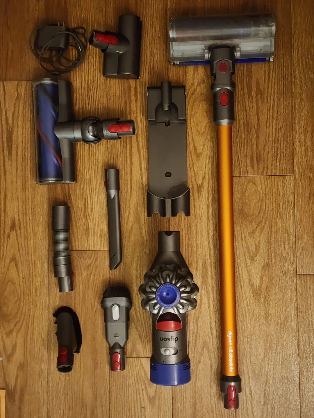 Dyson V8 Absolute Cordless Vacuum with Attachments