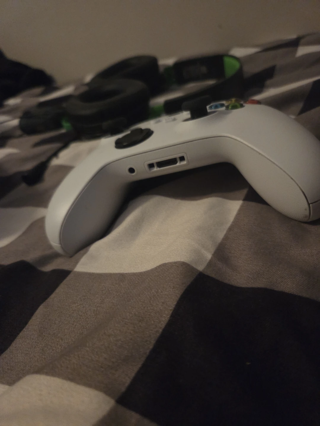 White Xbox Wireless Controller - photo 3