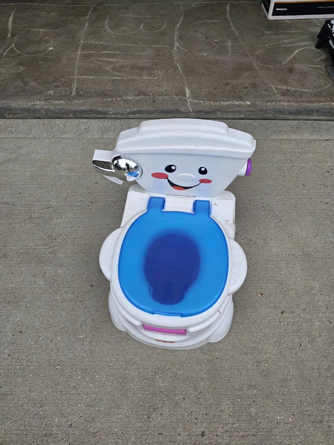 Fisher-Price Learn-to-Flush Potty Training Toilet