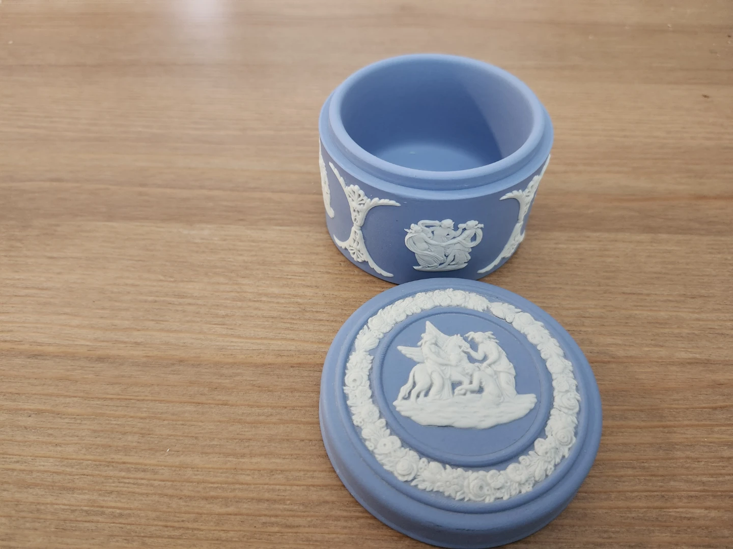 Wedgwood Jasperware Powder Box - photo 3