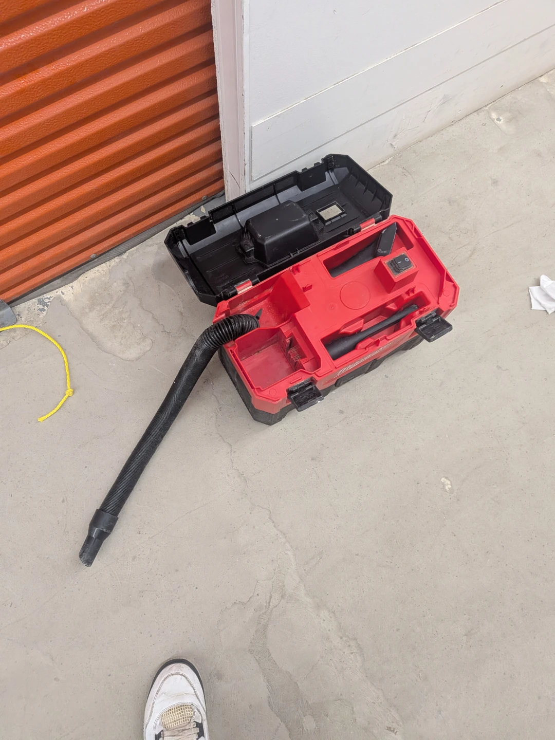 Milwaukee M18 mini shop vac - photo 2