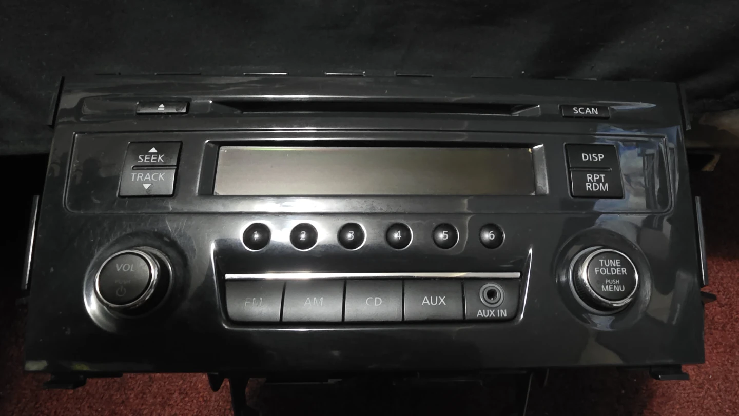 Nissan Altima 2014 Radio w/CD Player