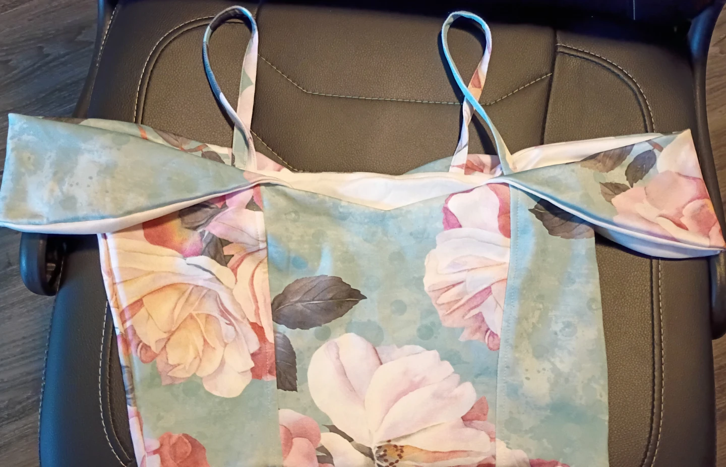Brand new Women's tops Floral & Geometric Prints-L - photo 5