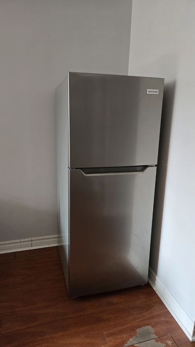 Frigidaire Refrigerator- Pickup only(Reduced price)