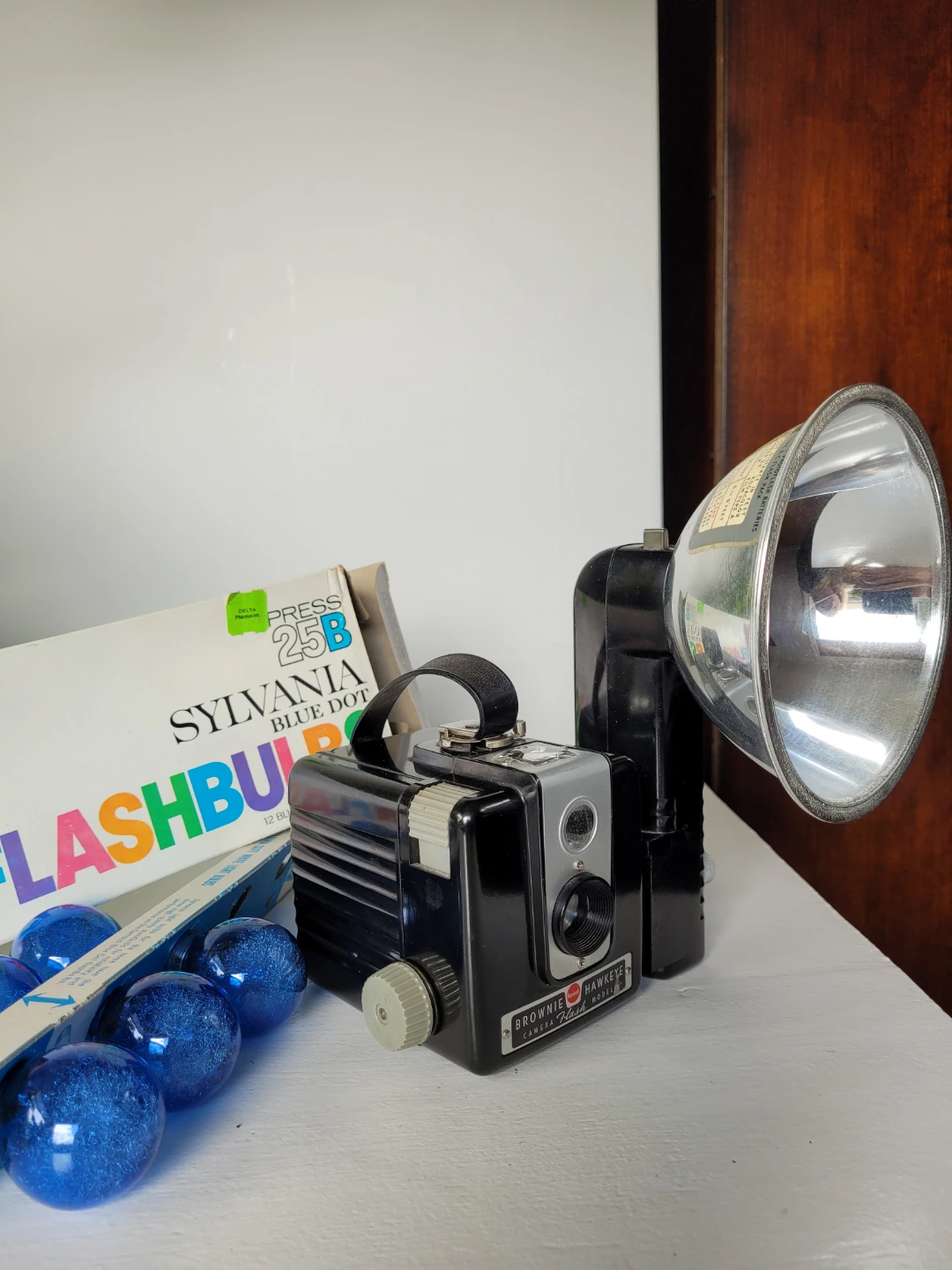 Vintage Kodak Brownie Hawkeye Camera with Flash & Accessories - photo 2