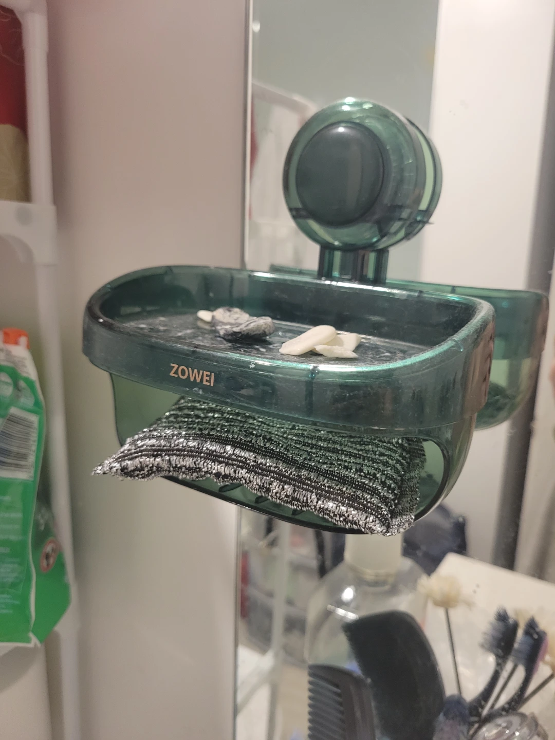 ZOWEI Green Suction Cup Soap Holder with Sponge Slot