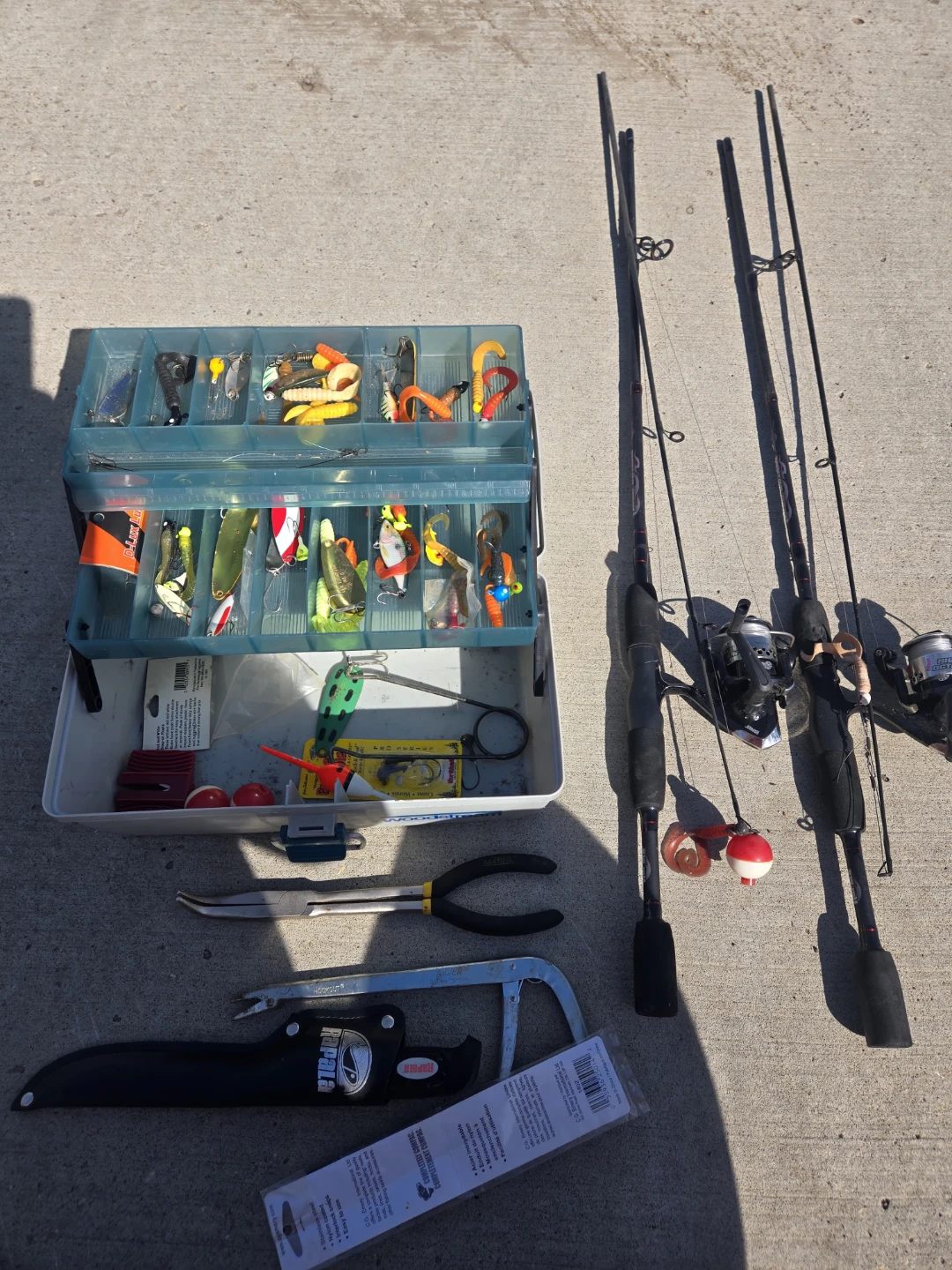 2 Fishing Rods & Tackle Box Full of Lures