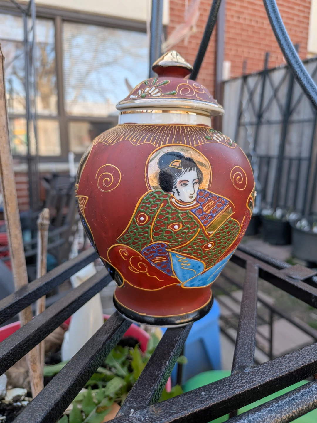 Vintage Decorative Ginger Jar with Geisha Design