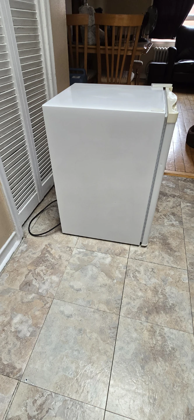 Magic Chef Mini Fridge - photo 5