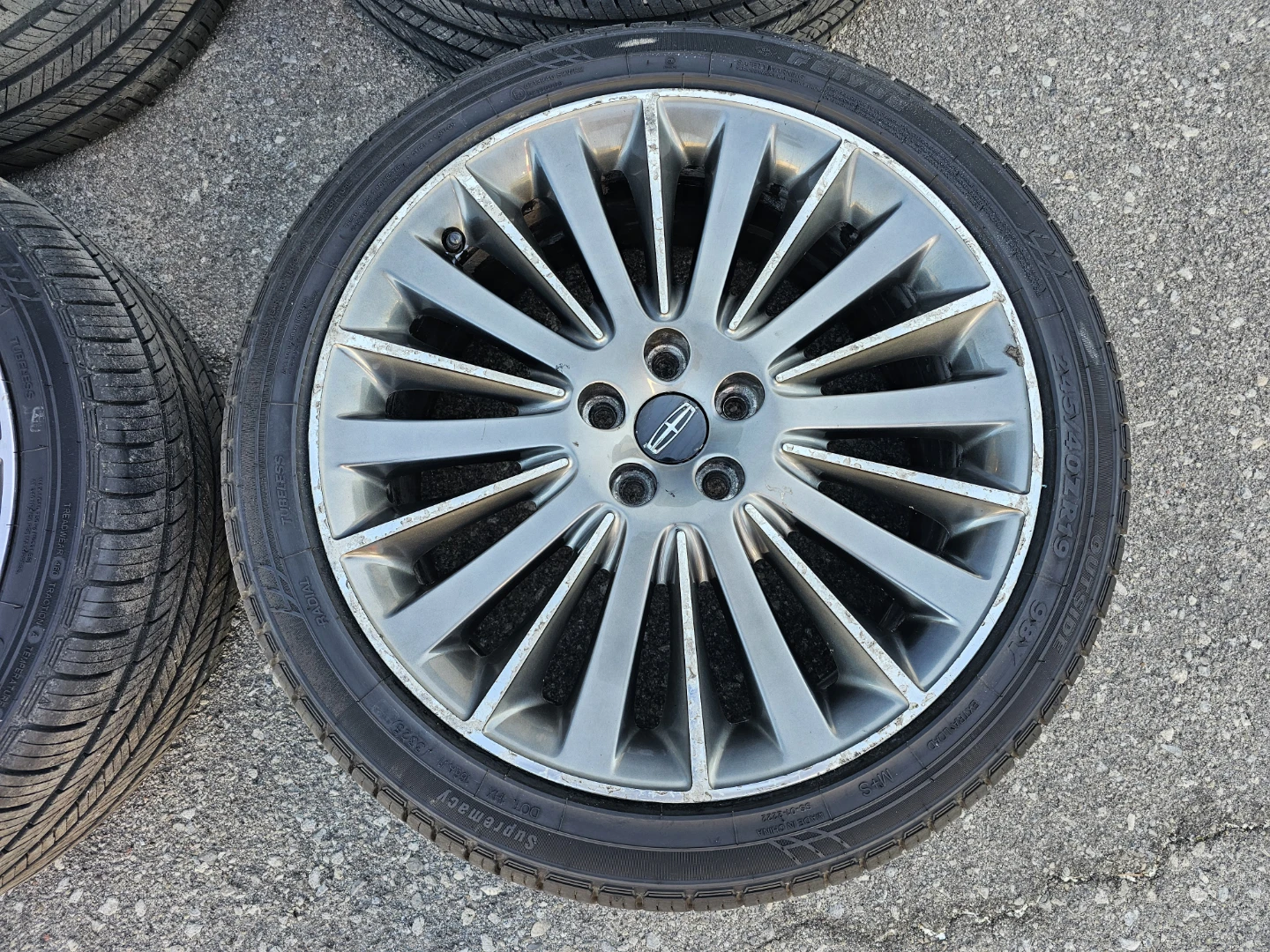 LINCOLN MKZ O.E.M RIMS AND ALL SEASON TIRES 245/40 R19 - photo 3