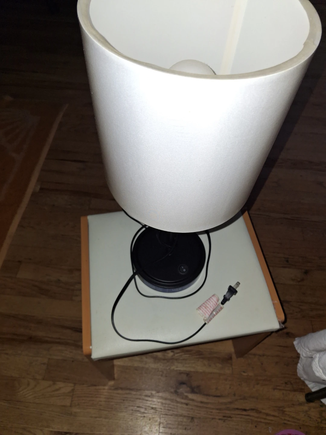 White Desk Lamp with USB Port - photo 4