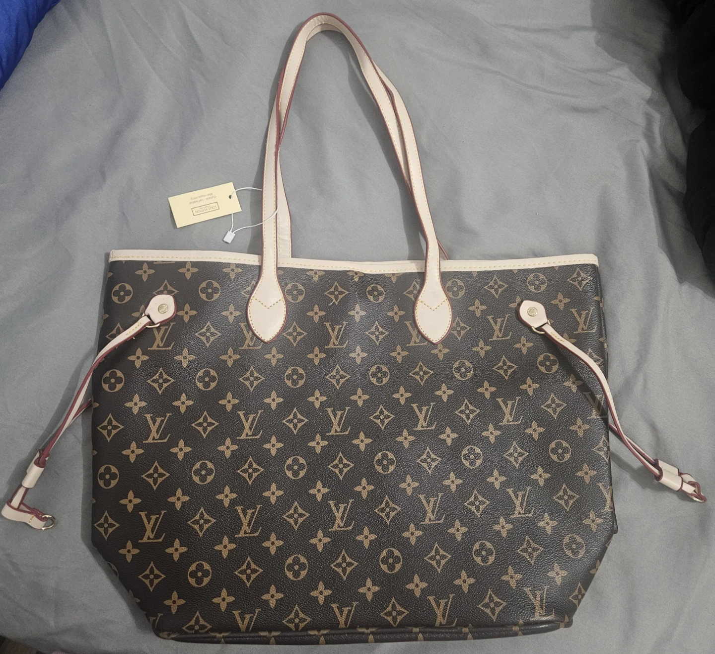 Louis Vuitton Neverfull MM Monogram Canvas Tote Bag