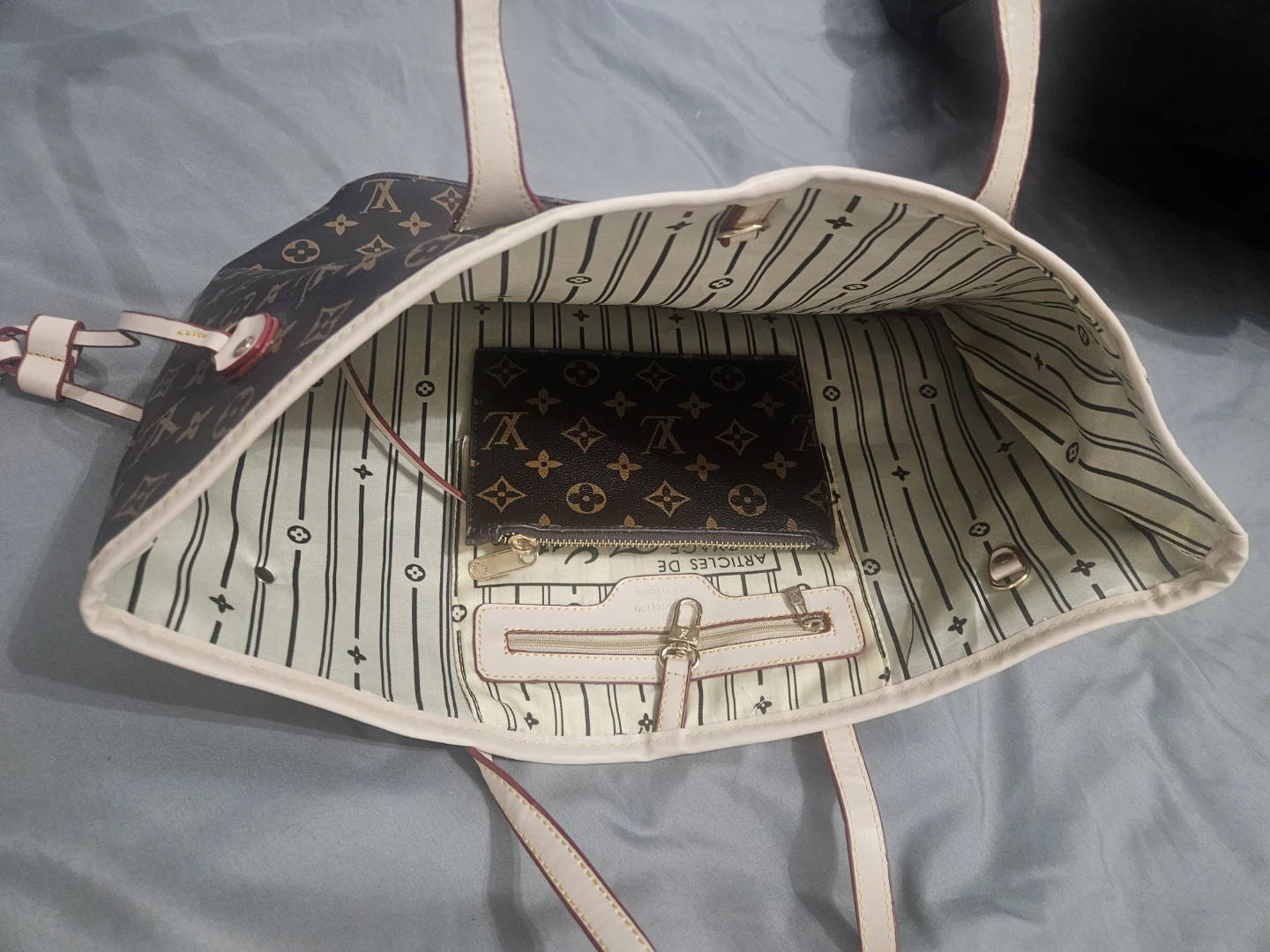 Louis Vuitton Neverfull MM Monogram Canvas Tote Bag - photo 3