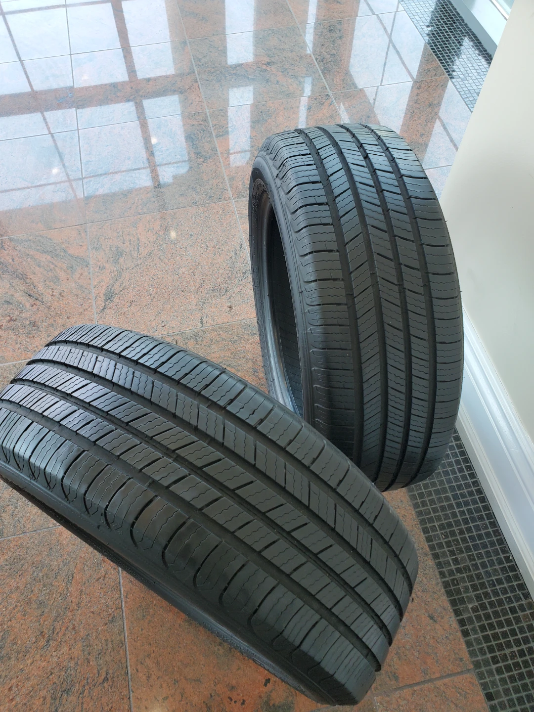 205/55R/16 Michelin Defender Tires - photo 3