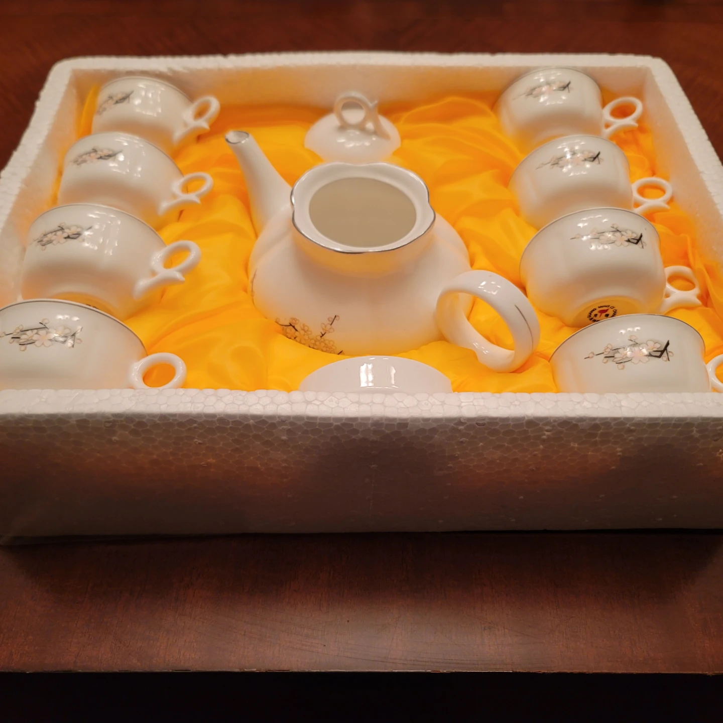 Tea Set with Teapot and Cups - photo 2