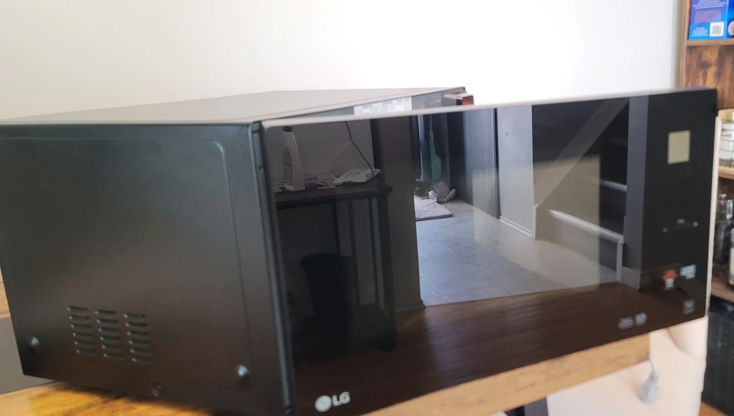 LG Microwave Oven - photo 2