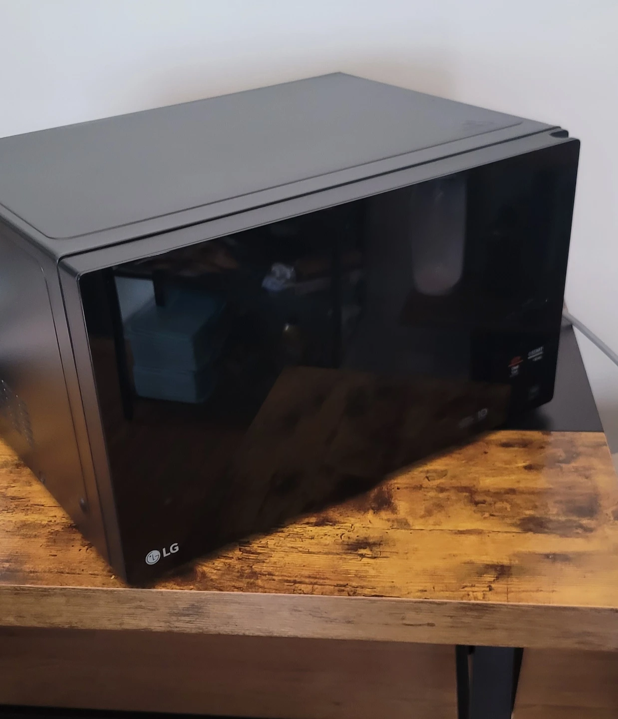 LG Microwave Oven - photo 3