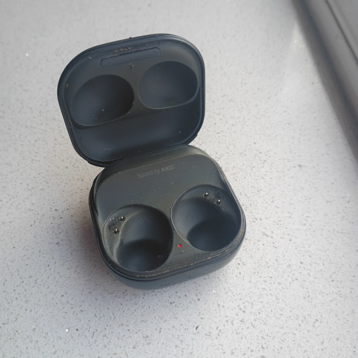 Samsung Galaxy Buds Charging Case - photo 2
