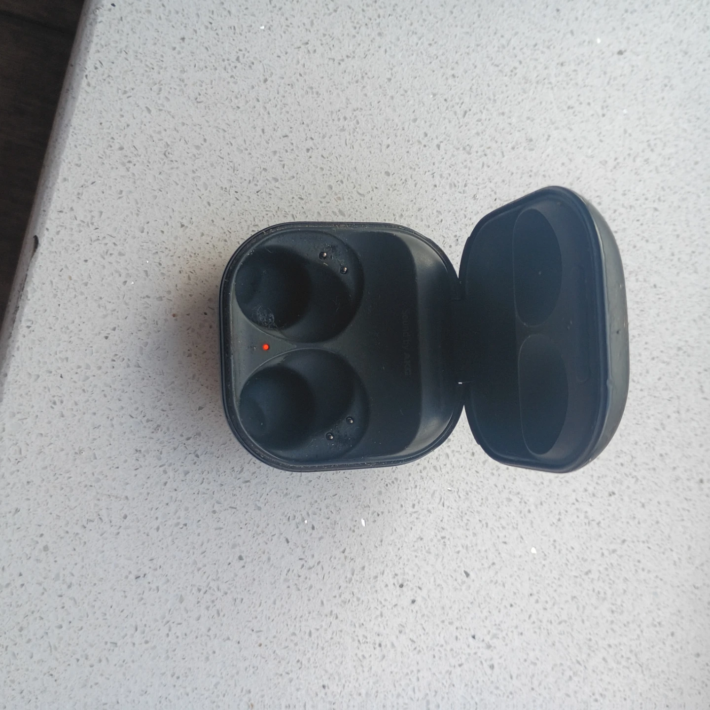 Samsung Galaxy Buds Charging Case - photo 4