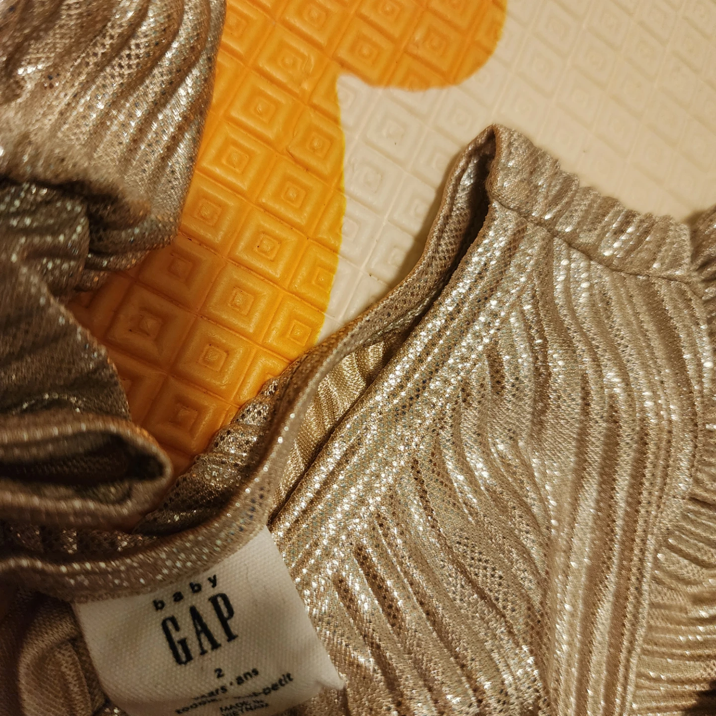 Baby Gap Gold Metallic Pleated Dress - 2 Years - photo 2