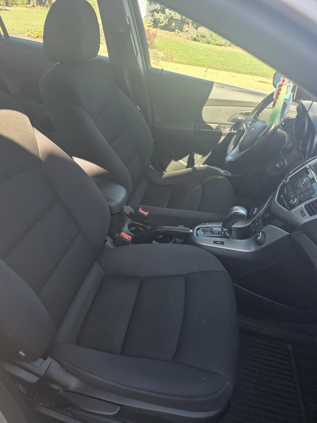 Silver Chevrolet Cruze - photo 4