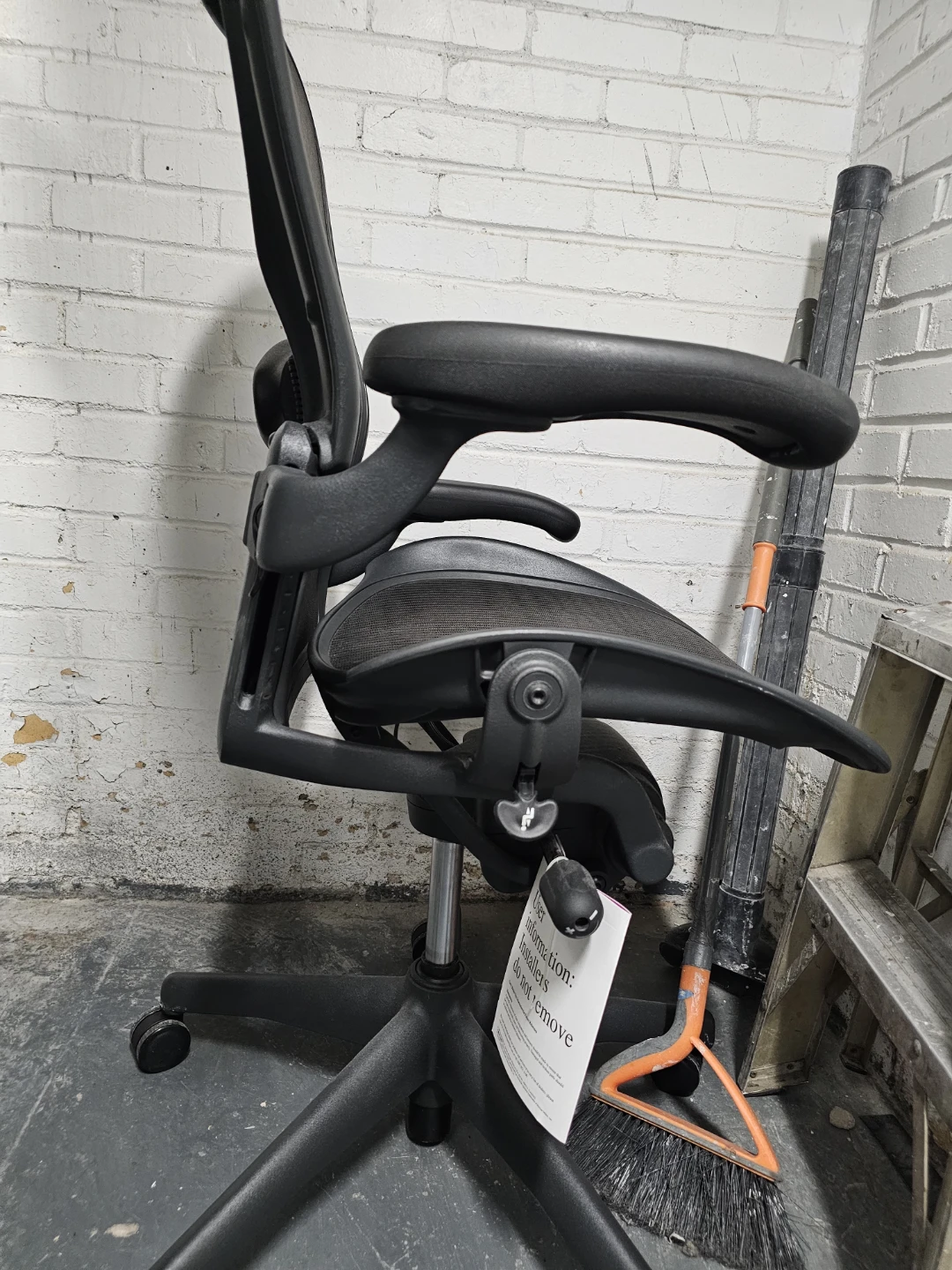 Herman Miller Aeron Chair - photo 3