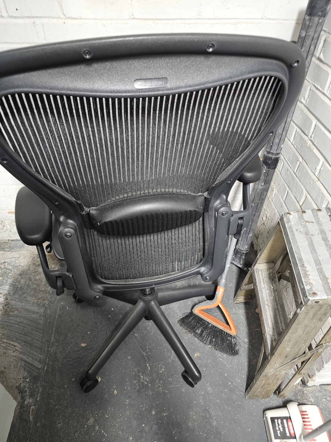 Herman Miller Aeron Chair - photo 5