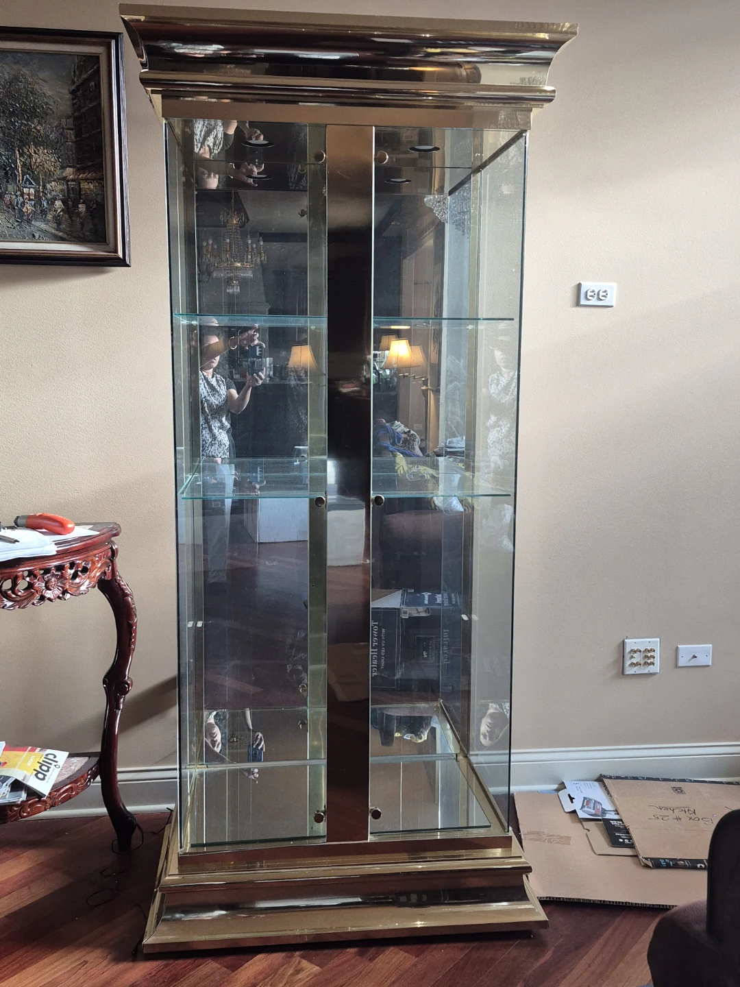Glass Display Cabinet with Mirrored Back and I side light - photo 3