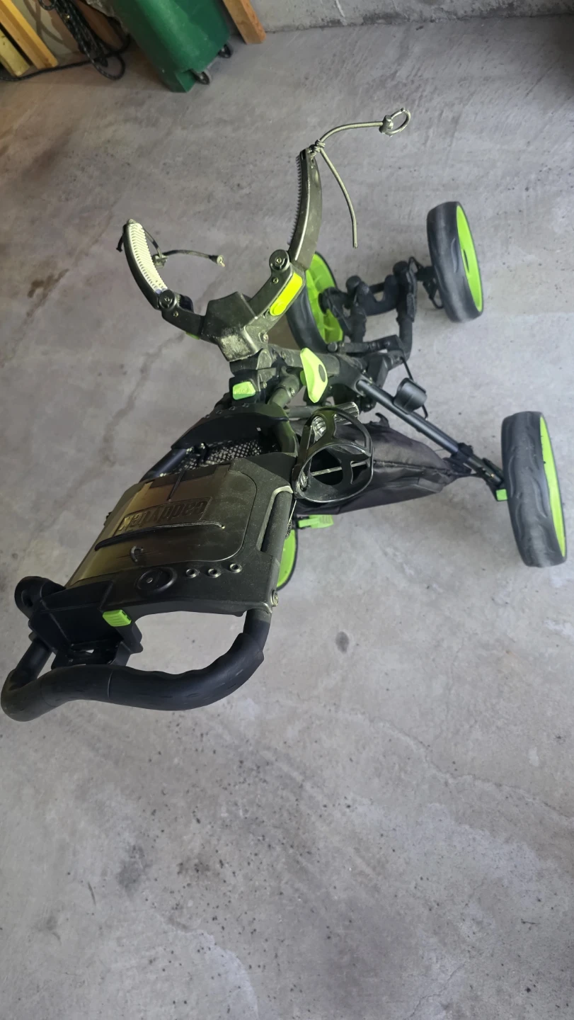Great condition CaddyTek Golf Push Cart - photo 5
