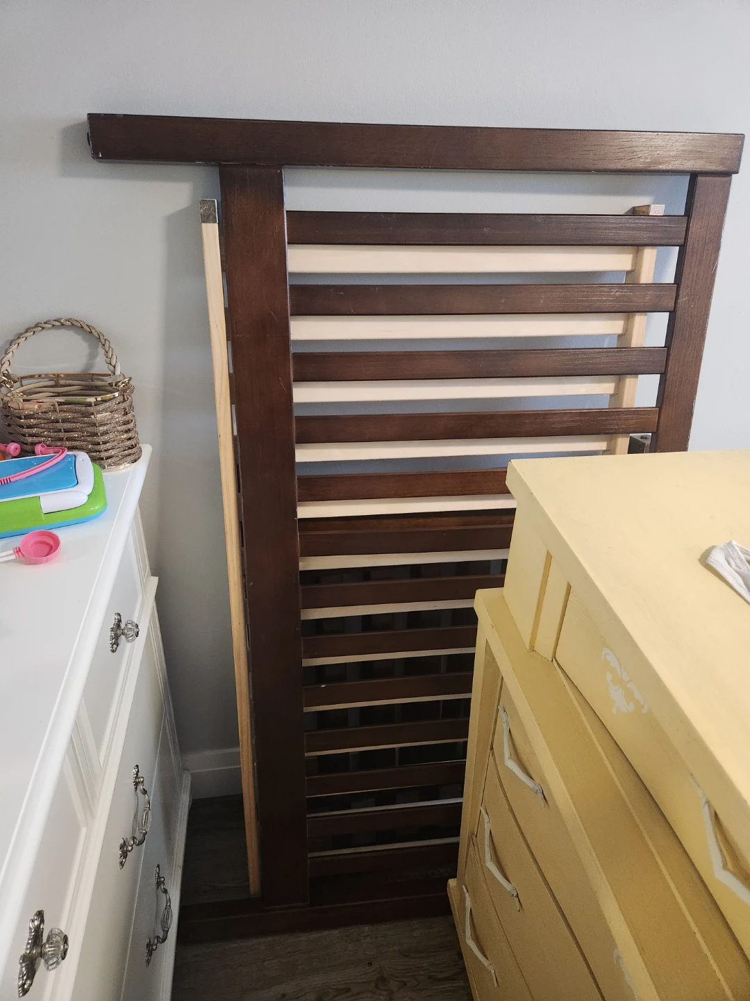 Wooden toddler bedframe and waterproof Mattress - photo 2