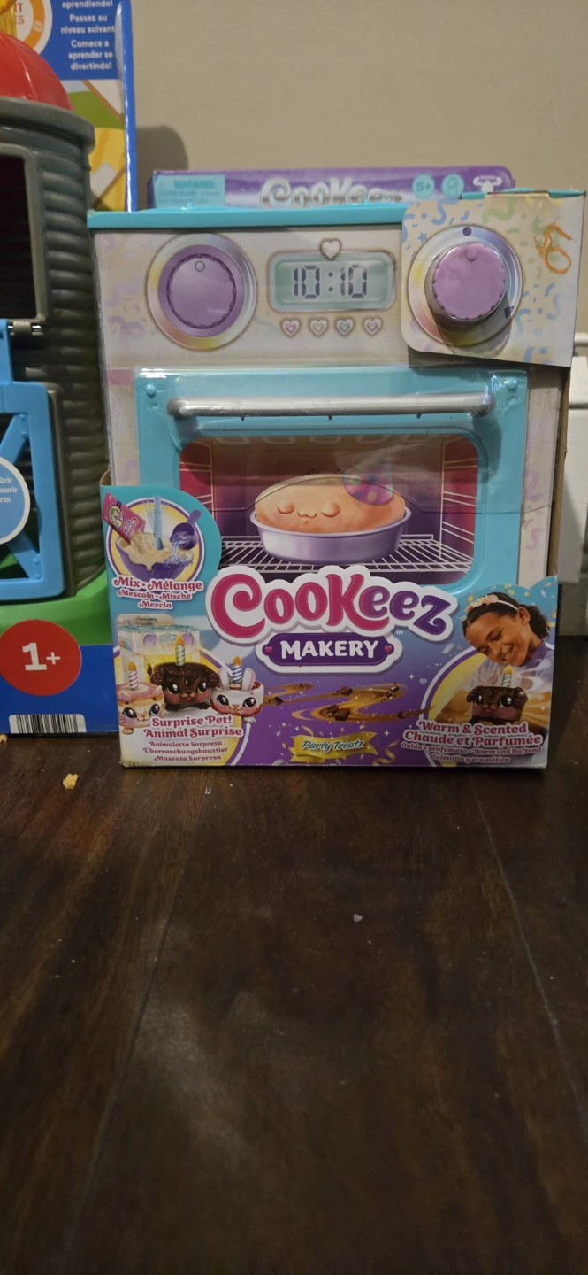 Cookeez Makery Toy Oven with Surprise Pet