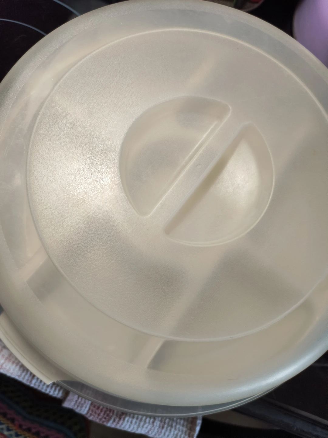 Rubbermaid Servin' Saver Divided Platter with Lid - photo 2