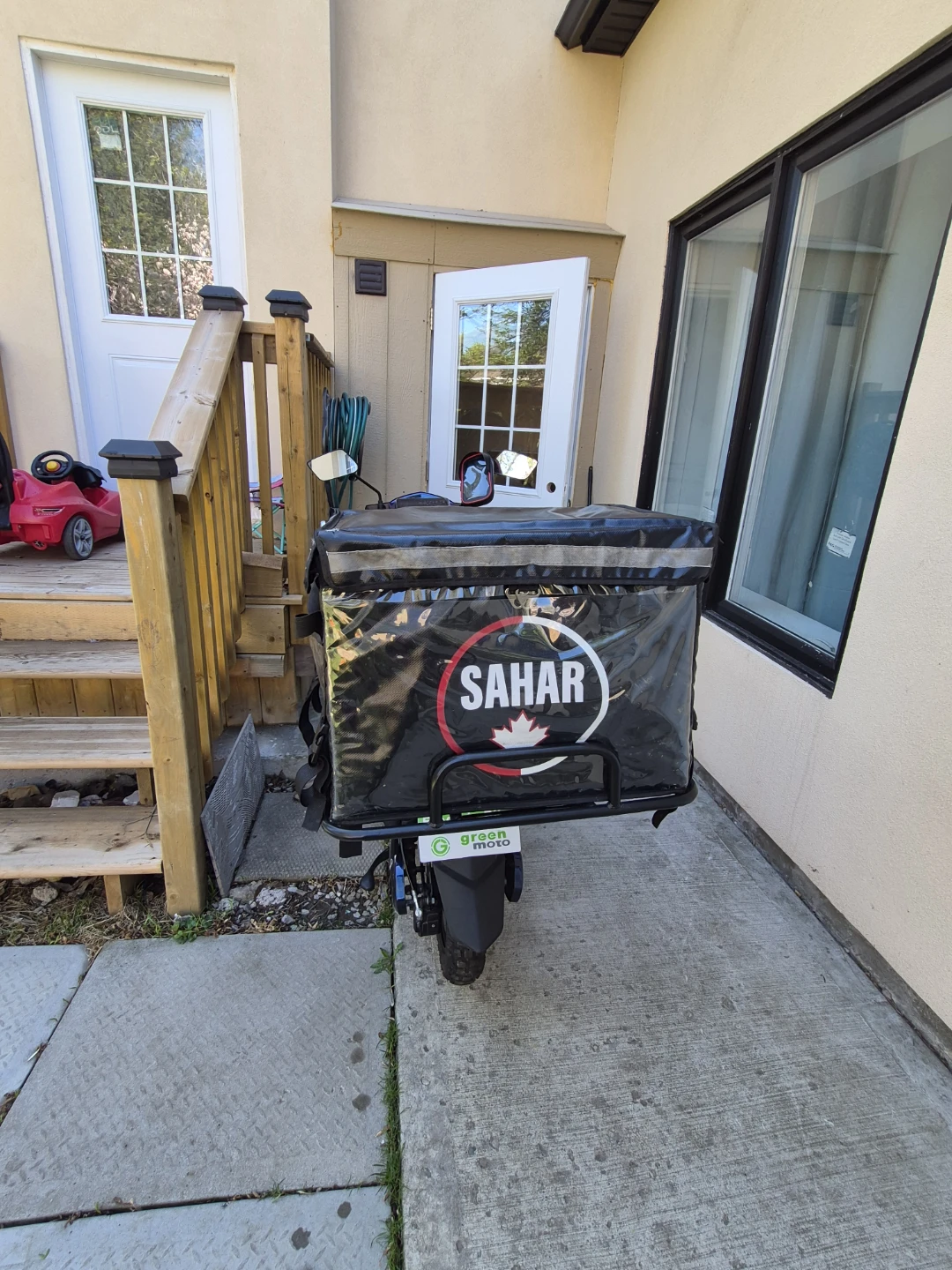 Green Moto Electric Scooter with Delivery Bag - photo 3