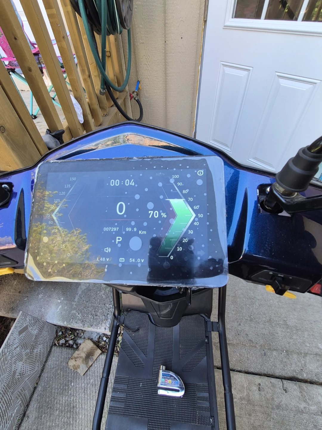 Green Moto Electric Scooter with Delivery Bag - photo 5