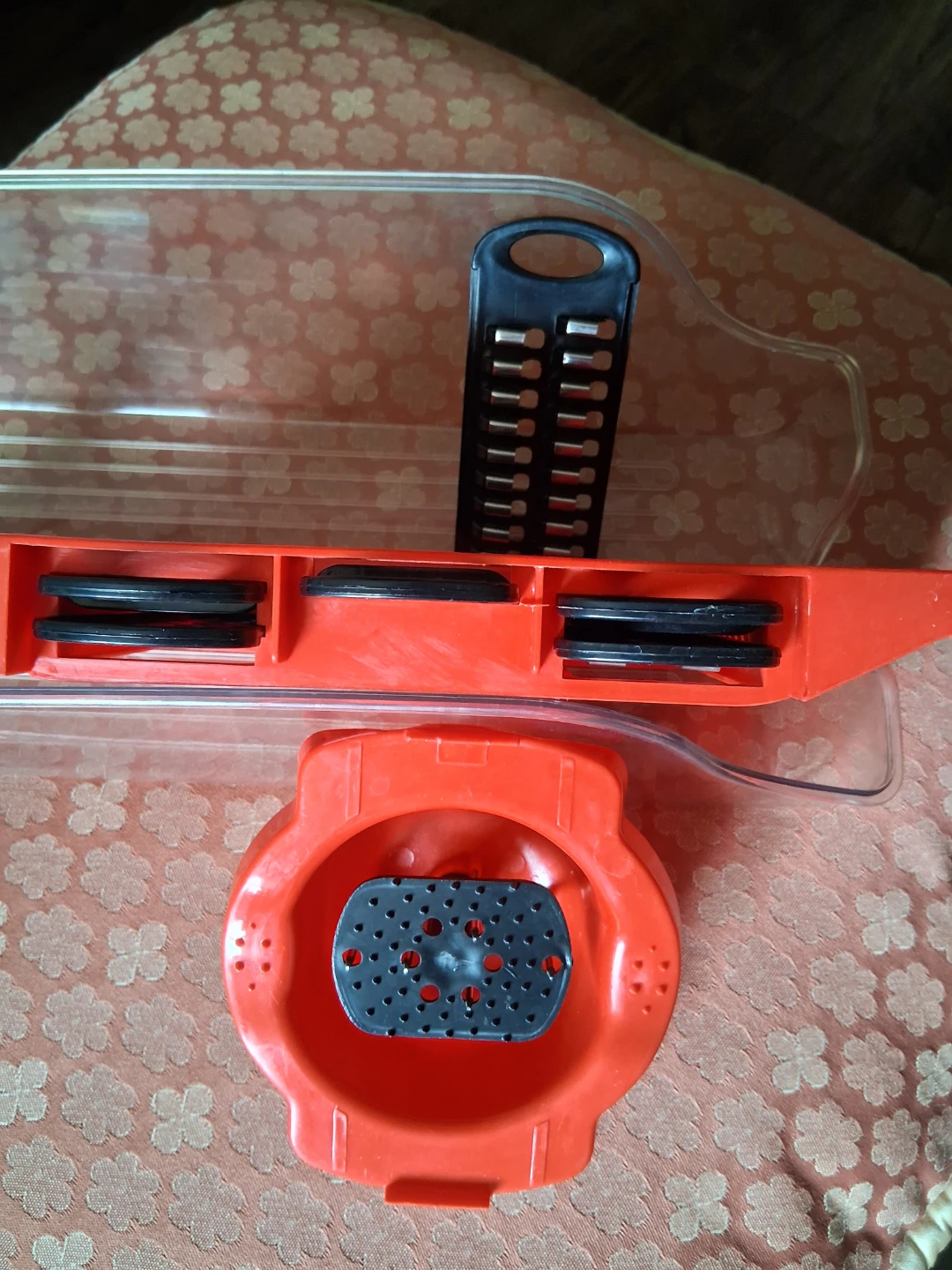 Red mandoline Slicer with 6 attachments - photo 2