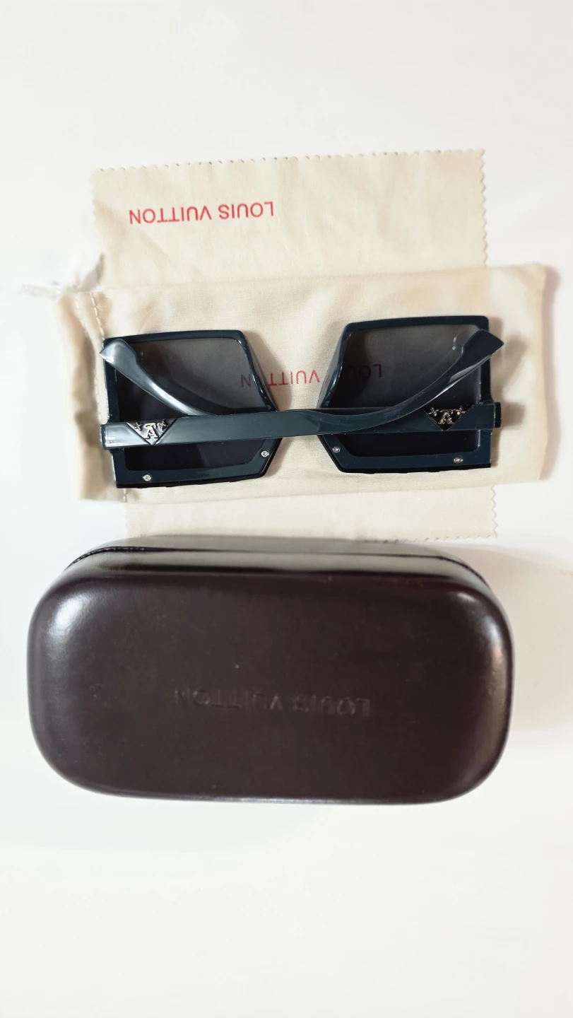 Louis Vuitton Sunglasses with Case and Cloth - photo 3