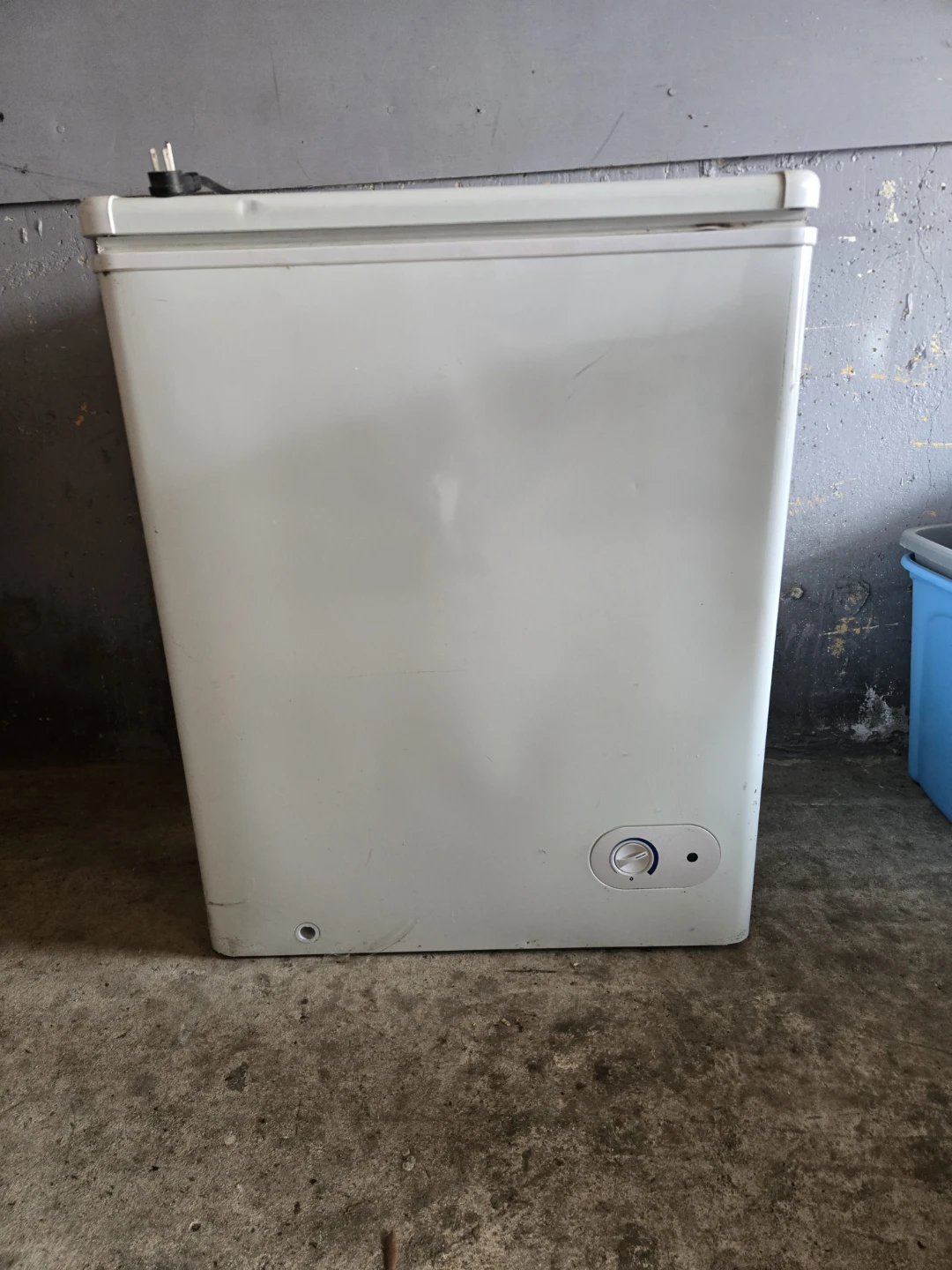 White Chest Freezer with Basket - photo 2