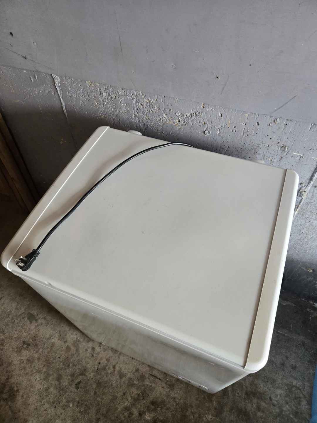 White Chest Freezer with Basket - photo 4