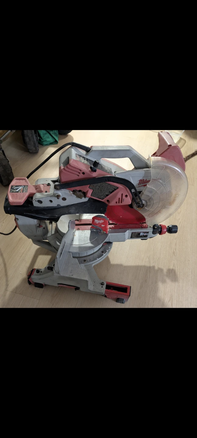 Milwaukee 12" Sliding Compound Miter Saw