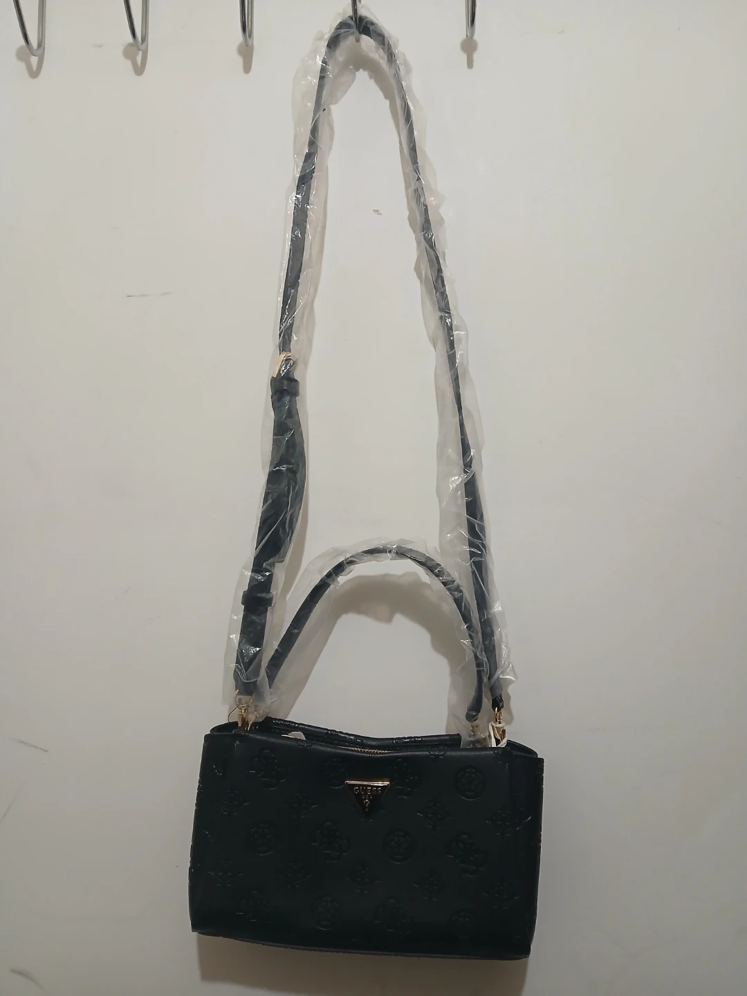 Black Guess Handbag with Embossed Logo - photo 2