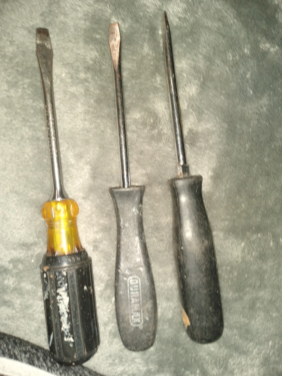 Set of three screwdrivers