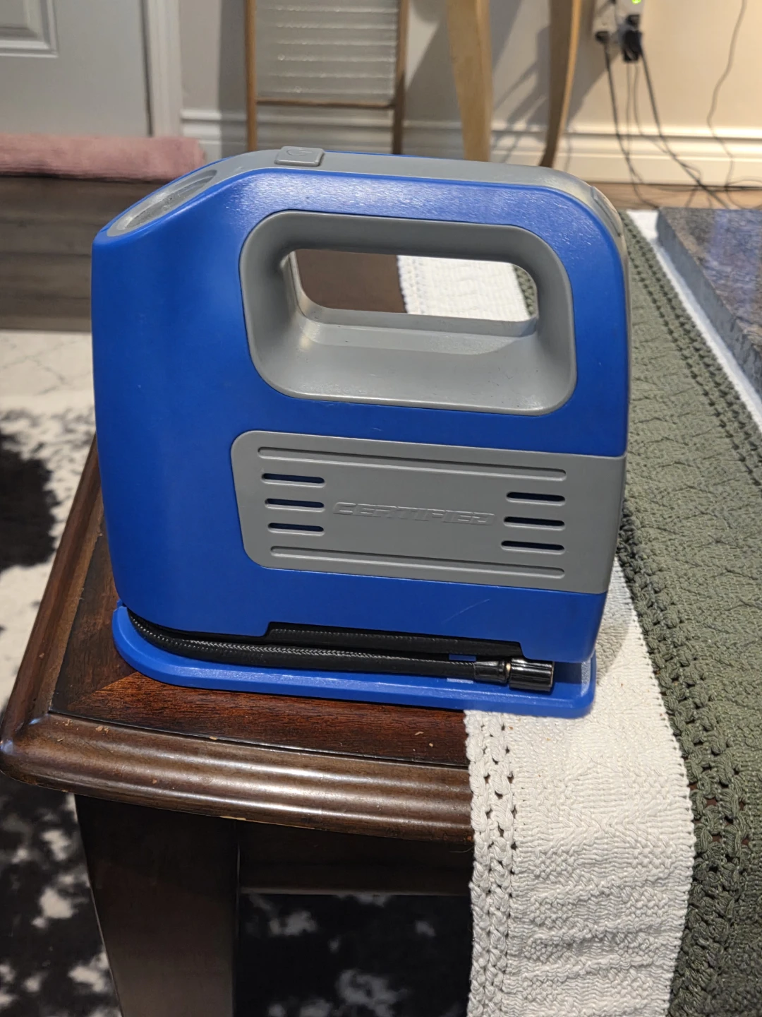Certified Portable Air Compressor Inflator with Gauge