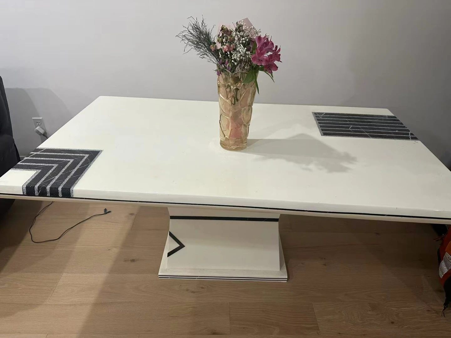 Cream Dining Table with Pedestal Base - photo 3