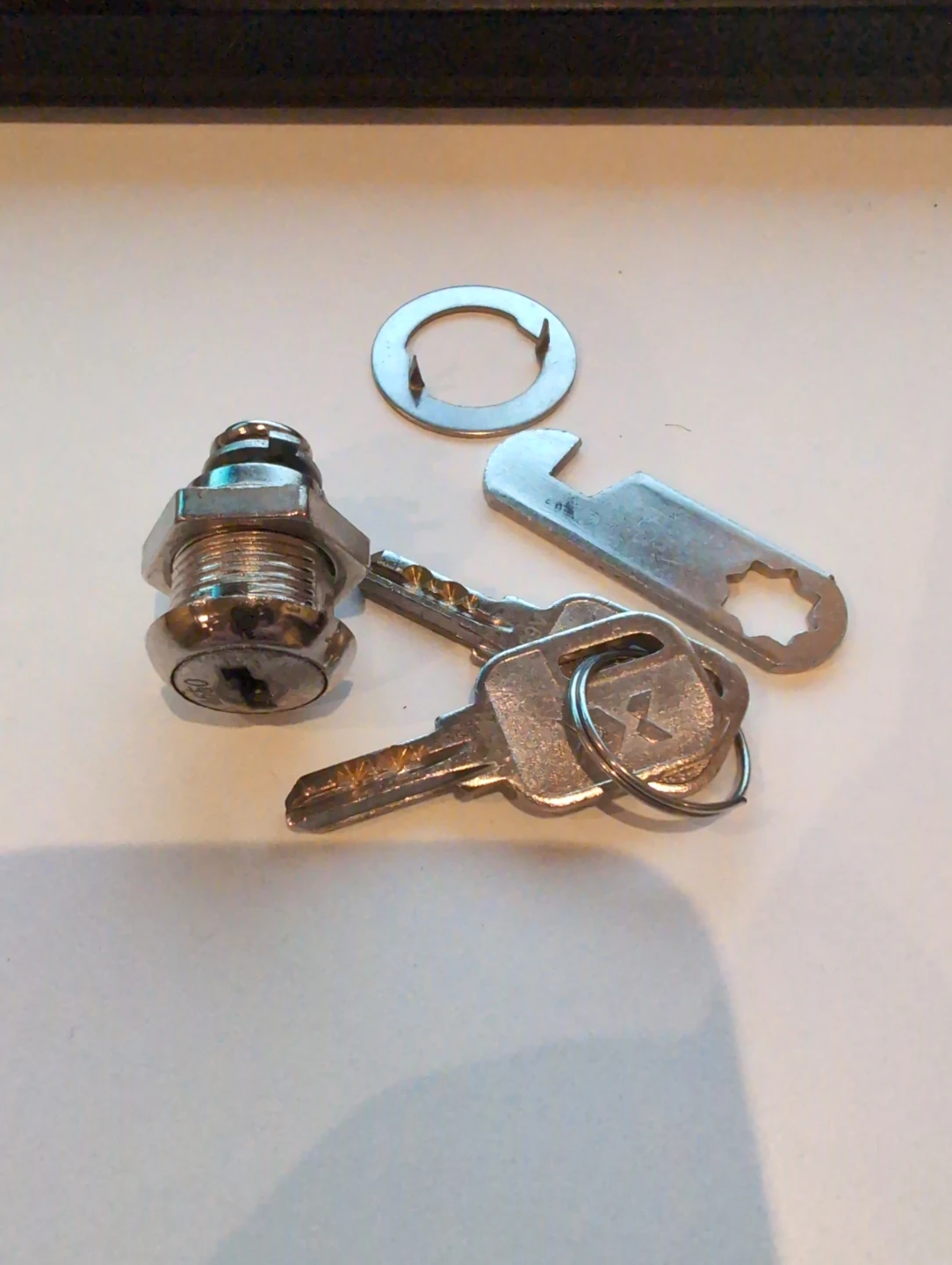 Cam Lock with 2 Keys and Tool