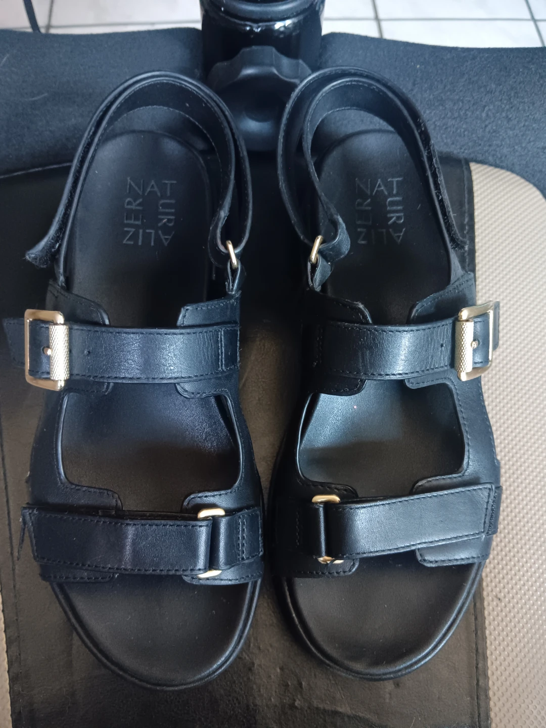 Naturalizer Black Leather Strappy Sandals Size 7