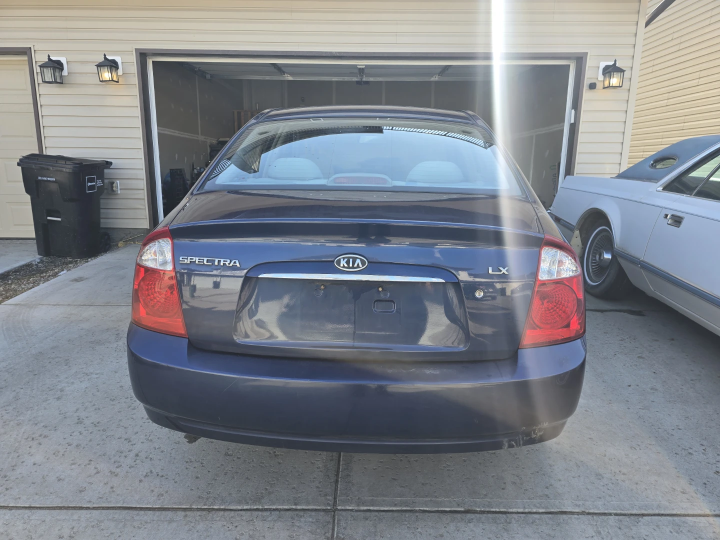 2005 Kia Spectra LX Sedan - photo 5