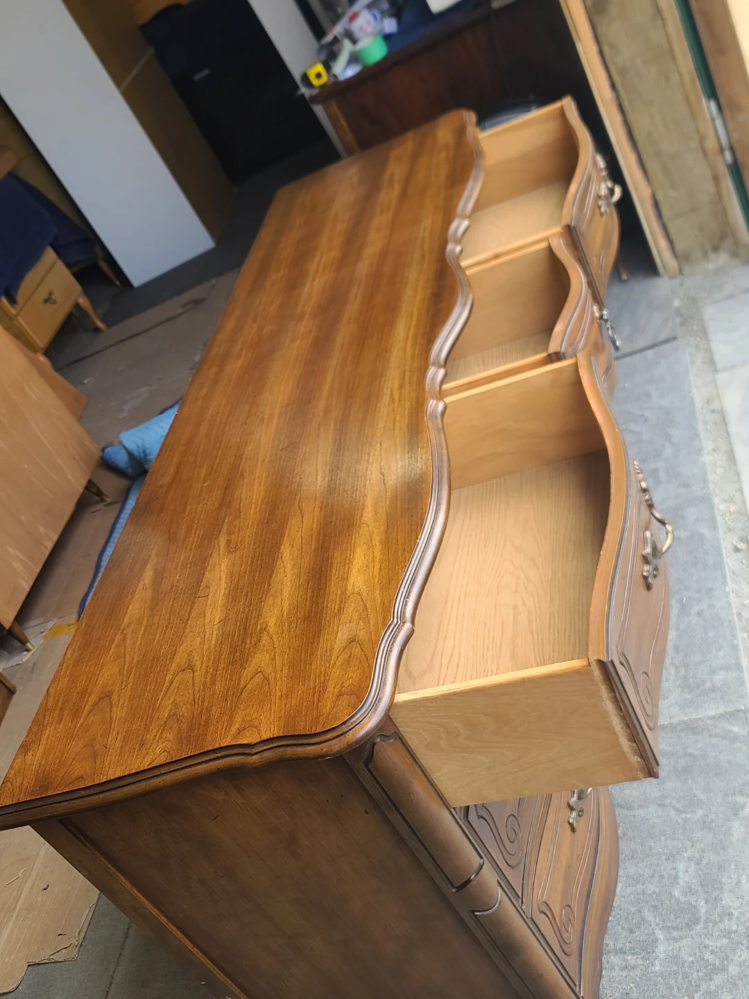 FRENCH PROVINCIAL 9 DRAWER DRESSER - photo 2