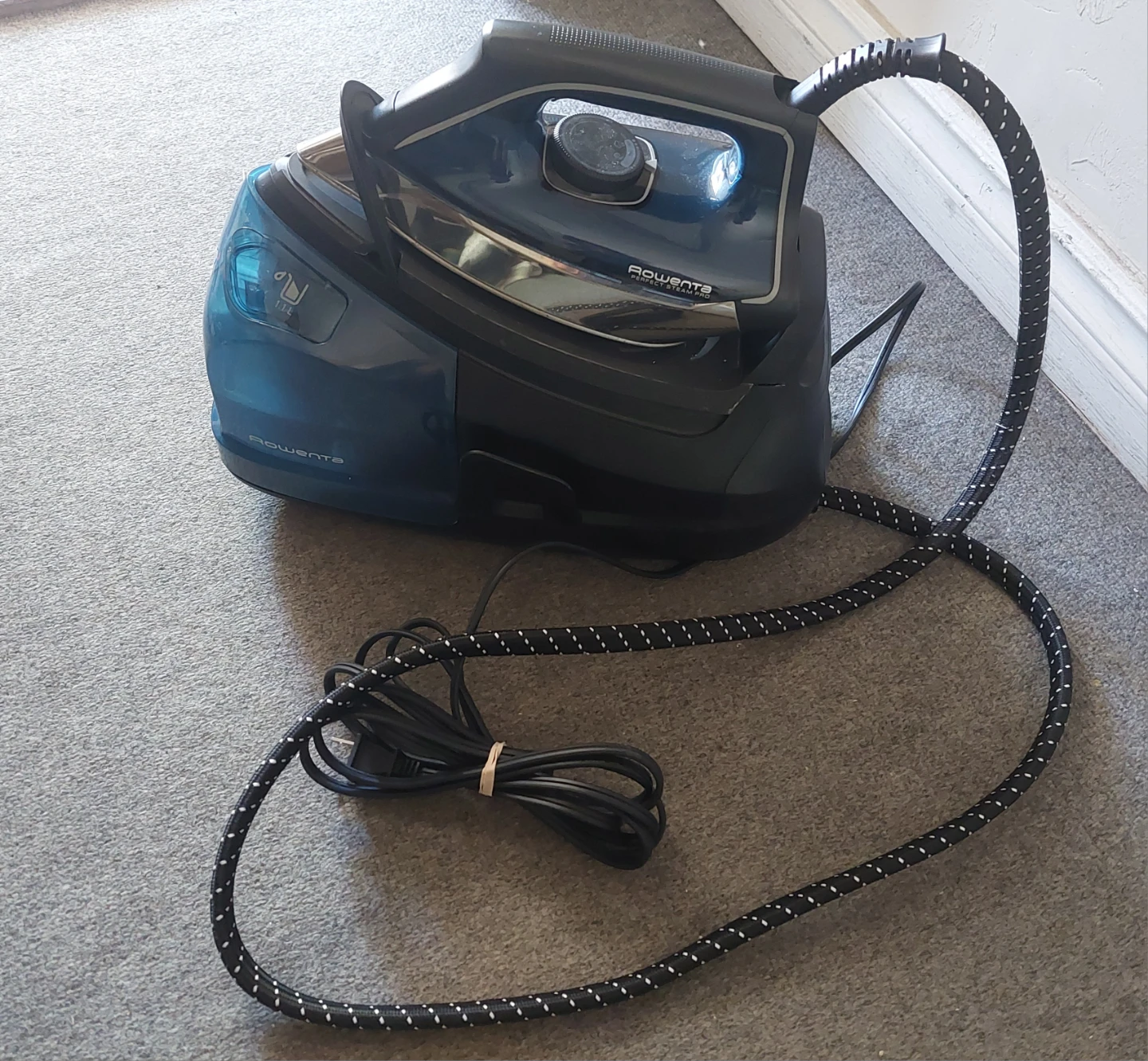Rowenta Steam Generator Iron - photo 4